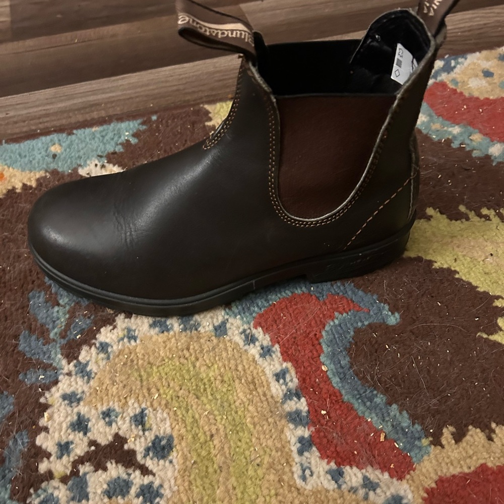 Blundstone Dark Brown Leather Boot - left foot - looking for a soulmate